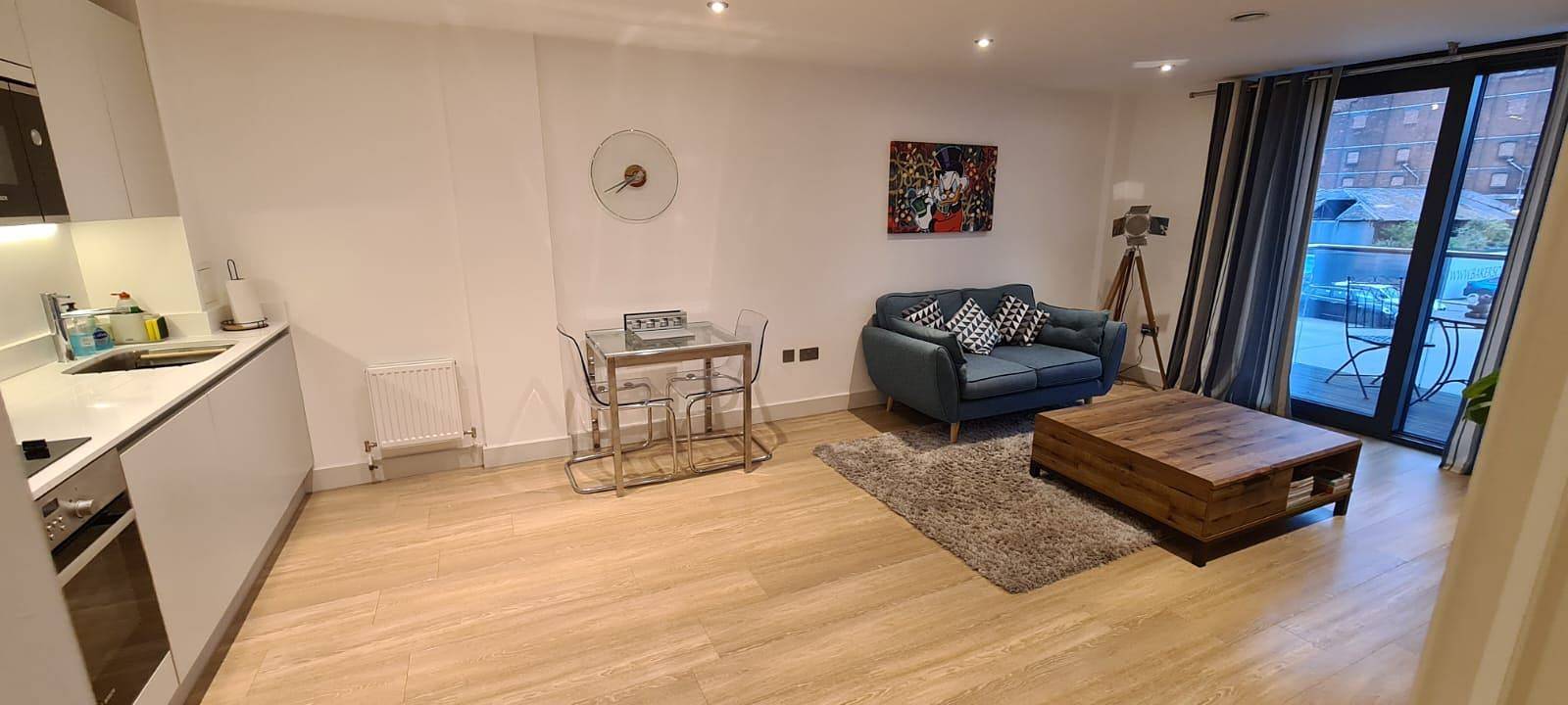 Ganze Ferienwohnung, Apartment Sleeps 2 with Parking and Balcony in Gloucester (UK), Gloucestershire