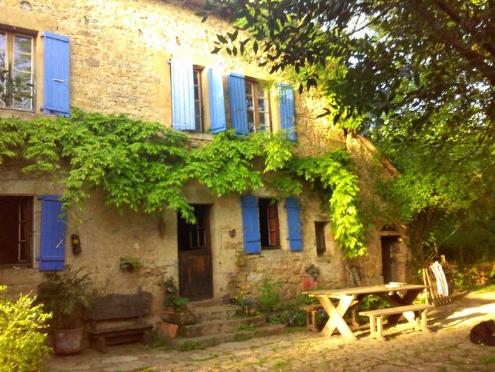 Location de vacances pour 12 personnes, avec vue ainsi que jardin et piscine, animaux acceptés à Maleville