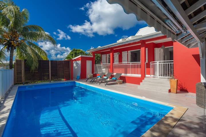Villa pour 11 personnes, avec terrasse ainsi que jardin et piscine