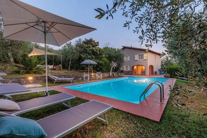 Villa with pool for 8 people, with garden in Lucca