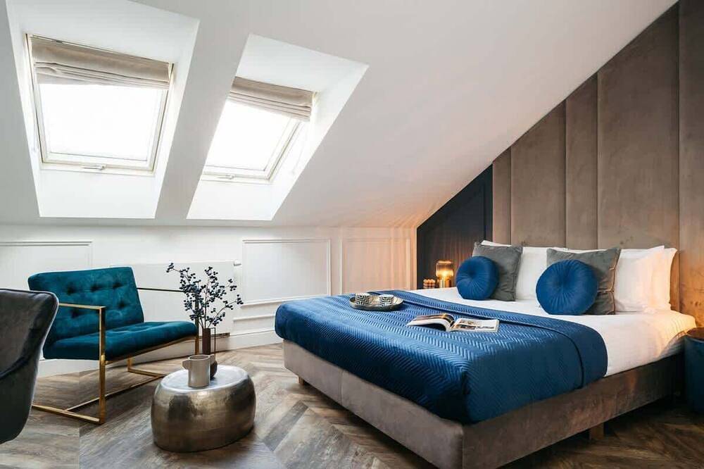 Entire apartment, Deluxe single room with a view of the Old Town in Cracow, Lesser Poland
