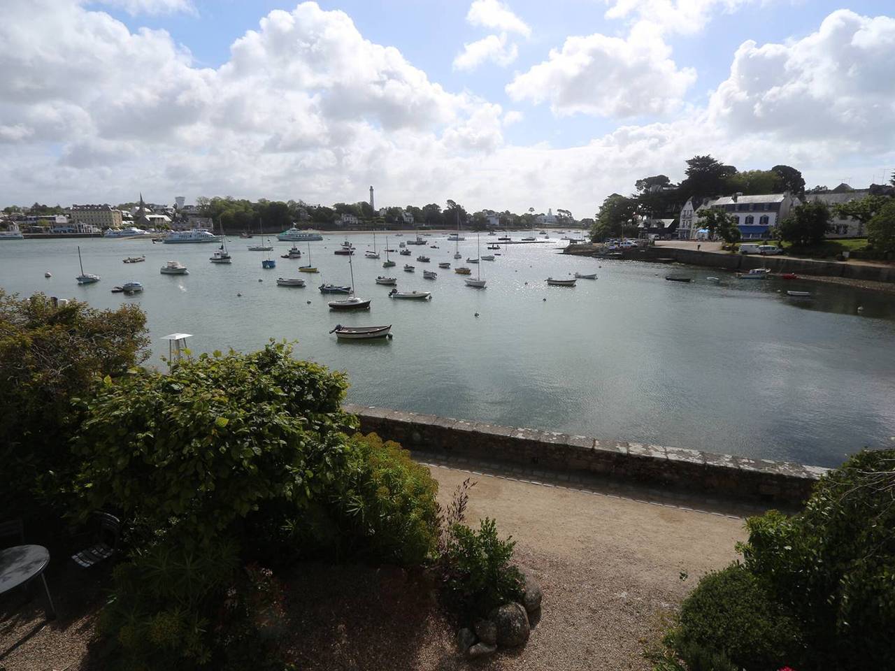 Ganze Wohnung, Combrit Sainte-Marine: Renoviertes Duplex mit privatem Garten und Hafenblick in Combrit, Quimper und Umgebung