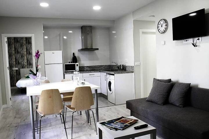 Gîte pour 16 personnes, avec balcon et vue, animaux acceptés à Logroño - 2