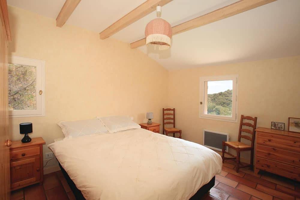 4 bedroom awesome home in Roquebrun in Roquebrun, Béziers region