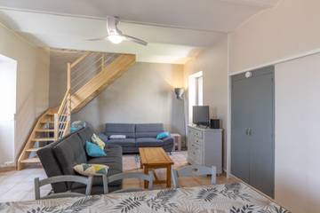 Location De Vacances pour 10 Personnes dans Berrias-et-Casteljau, Parc national des Cévennes, Photo 1