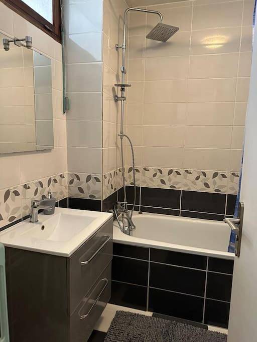 Appartement entier, Three-Bedroom Apartment in Bonneville, Région de Bonneville