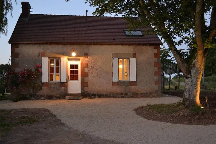 Renoviertes zeitgenössisches Haus mit Garten und Haustiere erlaubt in Agonges, Allier