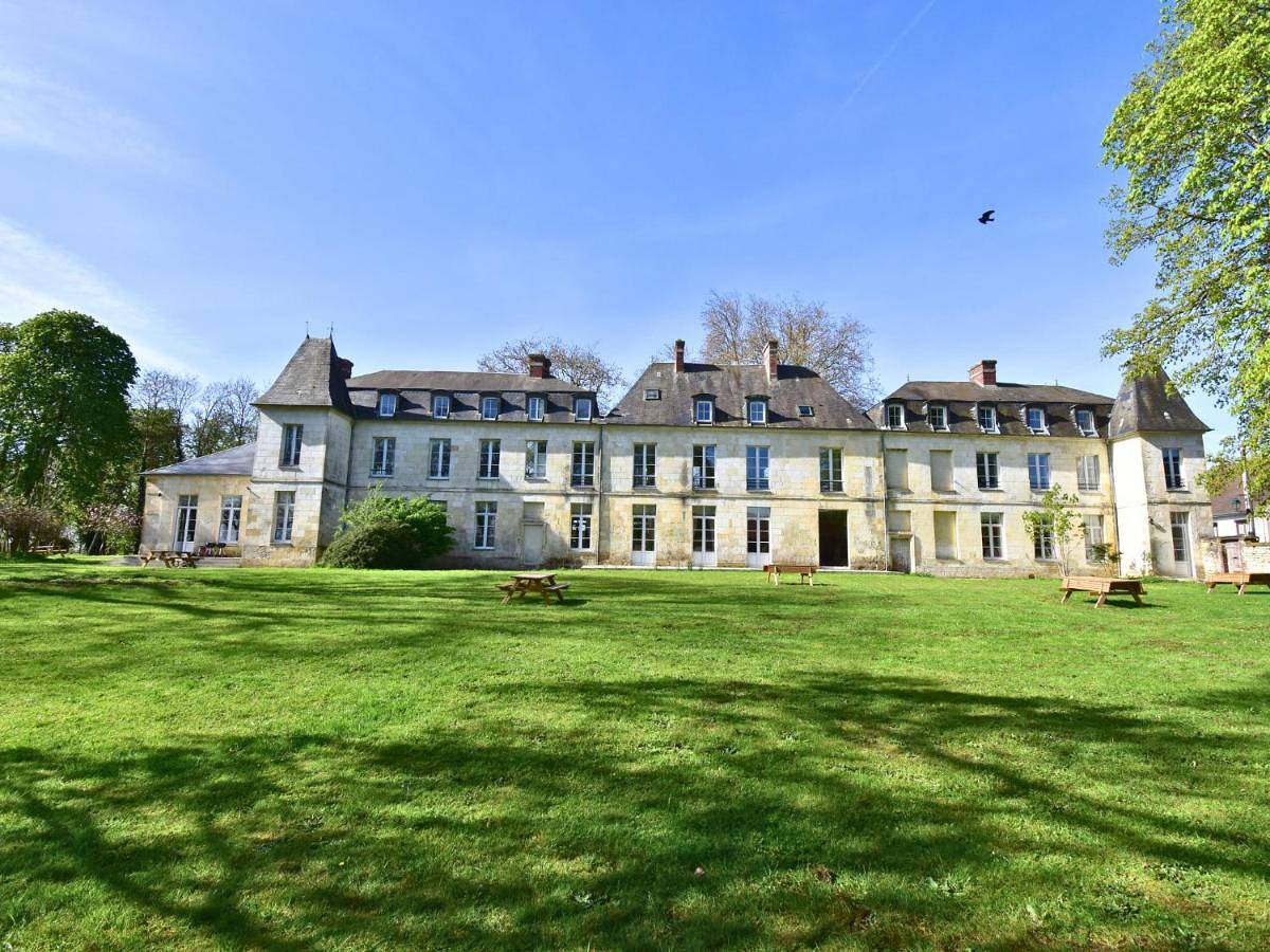 Two-Bedroom Apartment with Garden View in Ravenel, Oise