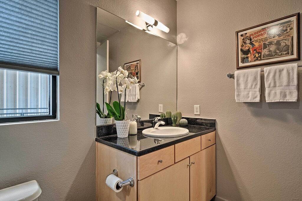 Ganze Wohnung, Urban Escape in Sola w/ Private Patio! in Austin, Travis County