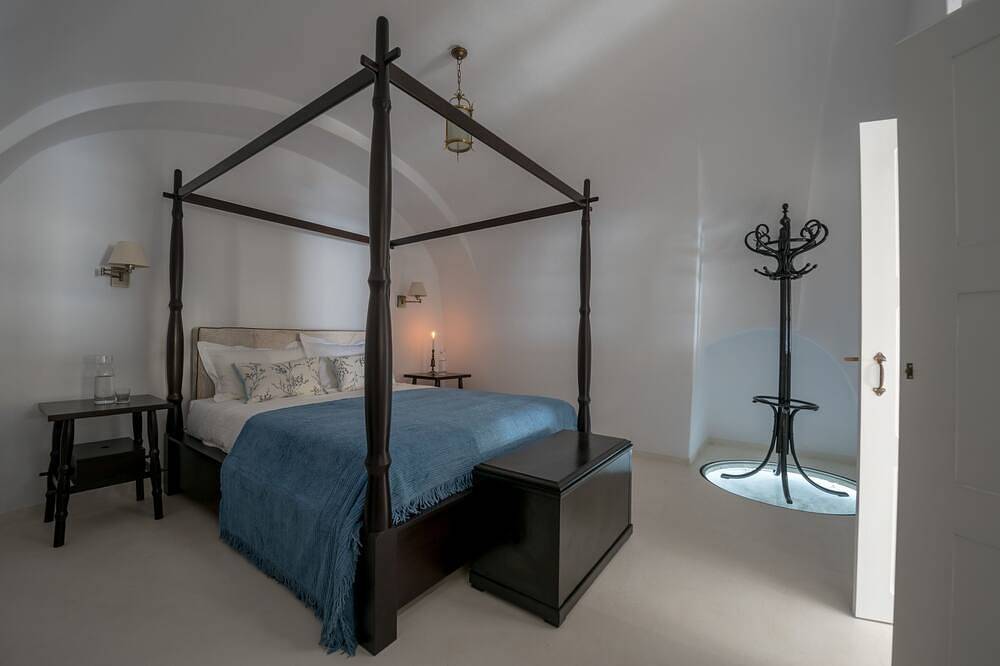 Entire apartment, Casa Santantonio - Senior Cave Apartment with outdoor Jacuzzi in Firostefani, Thera