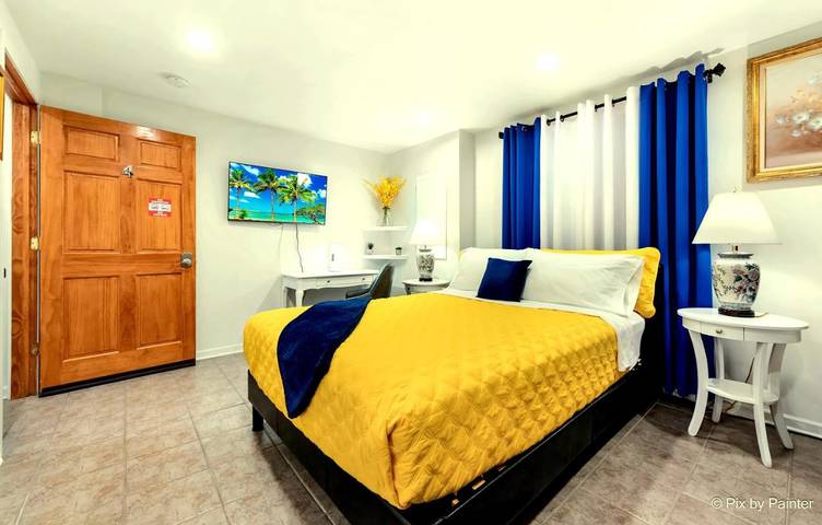 Alojamiento y desayuno para 4 personas, con piscina y piscina para niños además de vistas y jardín - 1