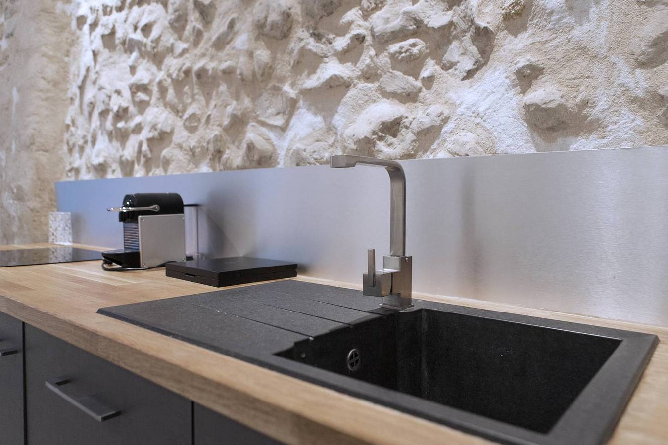Hel semesterlägenhet, Ausone - loft moderne et confortable - terrasse et place de parking inclus in Bordeaux, Bordeaux region