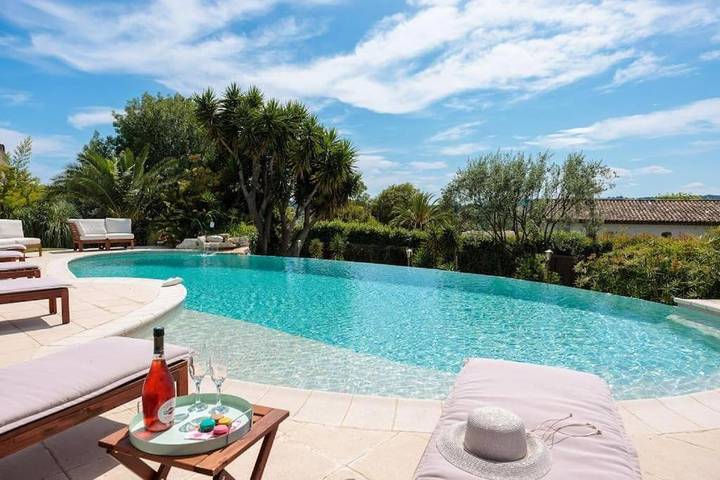 Chambre d’hôte pour 7 personnes, avec jardin et piscine ainsi que jacuzzi et sauna, adapté aux familles à Cavalaire-sur-Mer