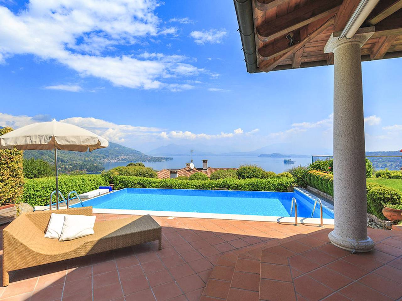 Villa for 8 people with garden in Meina, Comune di Meina