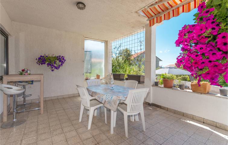 Ferienhaus für 8 Personen, mit Terrasse und Garten, mit Haustier in Sukosan - 2