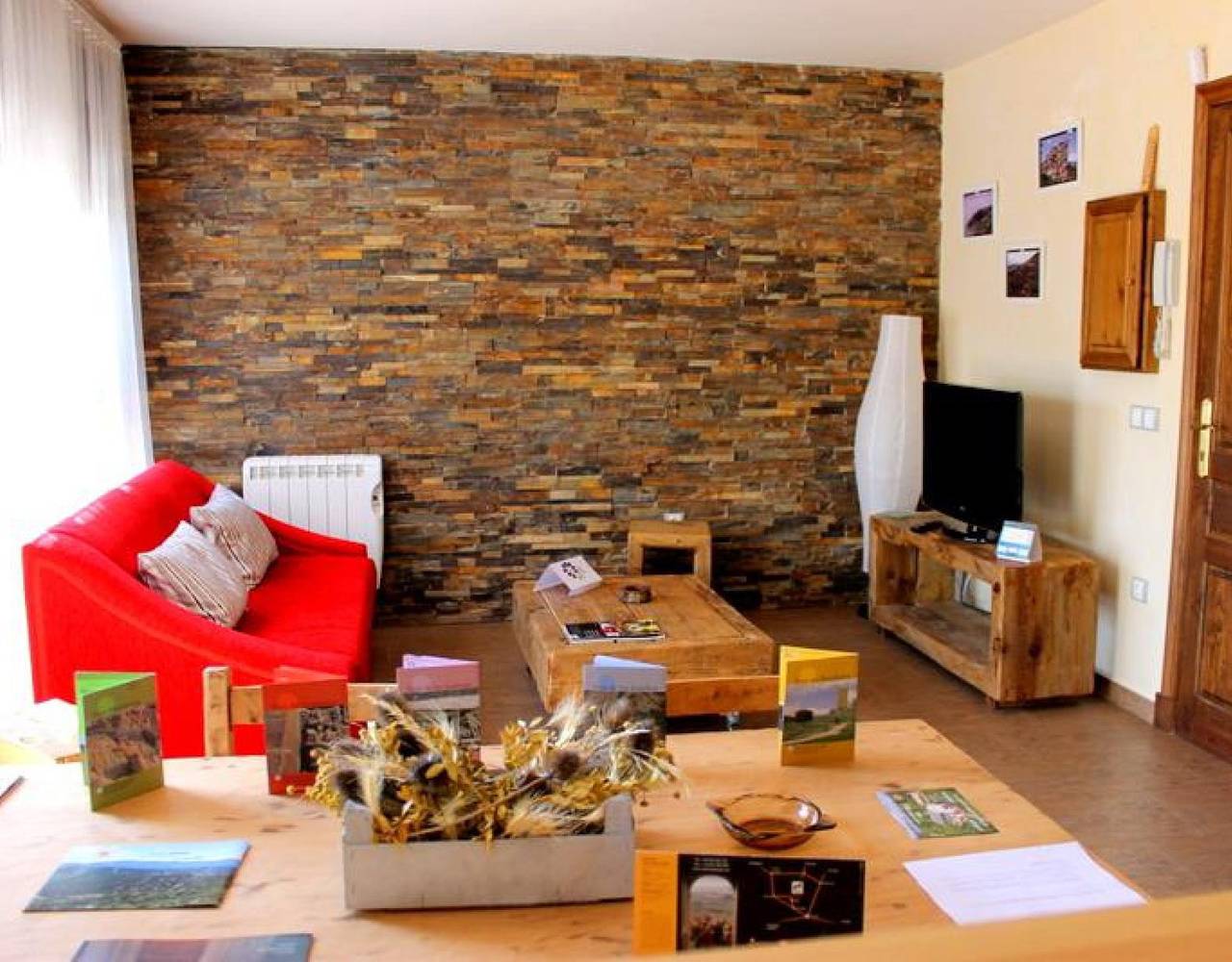 Appartement entier, Appartement 'Boj' avec vue sur la montagne, terrasse partagée et Wi-Fi in Bienne, Province de Saragosse