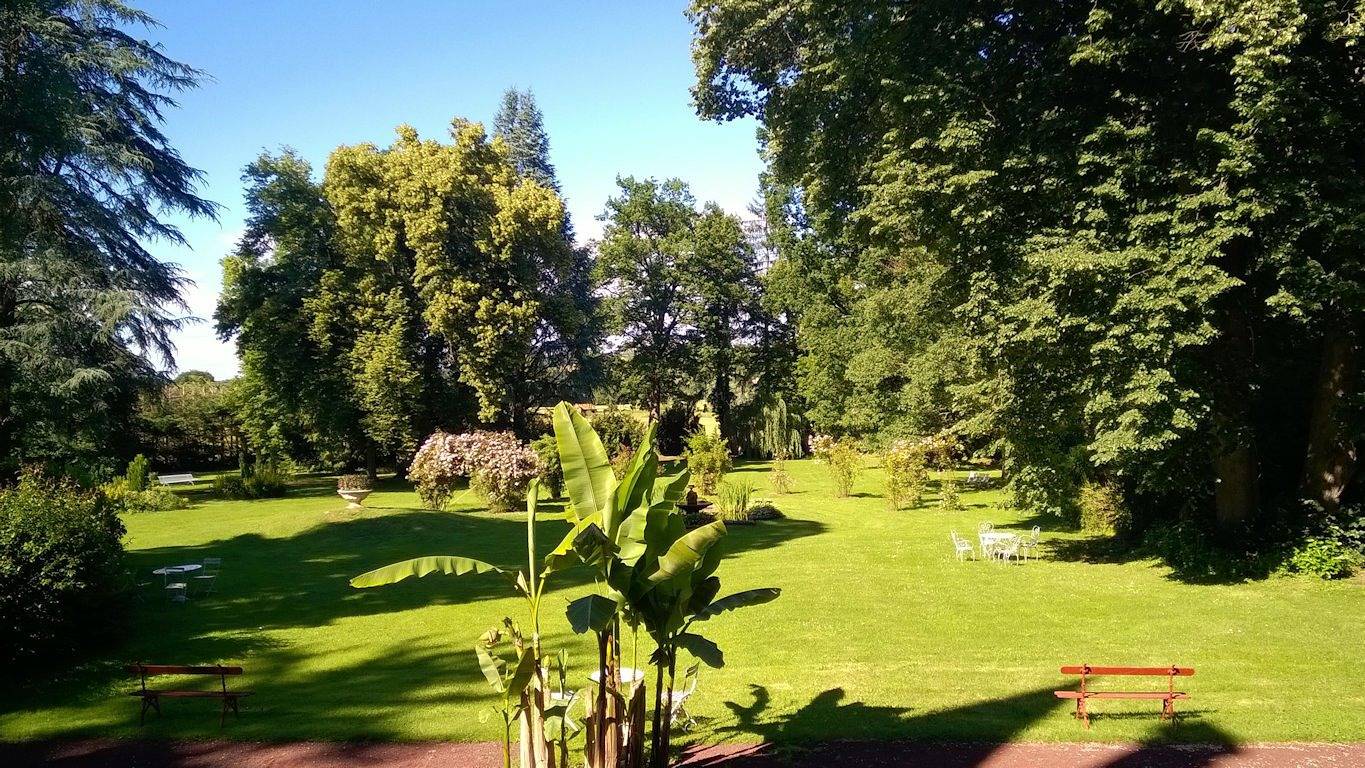 Château de la Vernède - Chambre Séquoia in Saint-Rémy-de-Chargnat, Parc Naturel Régional Livradois-Forez