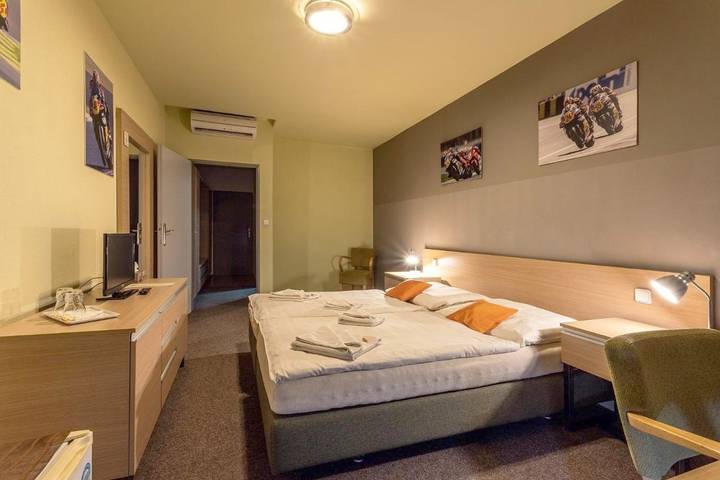 Gîte pour 2 personnes, avec terrasse ainsi que vue et jardin à Zlín - 2