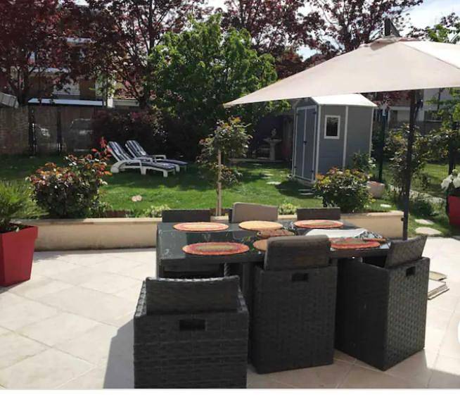 Location de vacances pour 6 personnes, avec terrasse et jardin à L'Haÿ-les-Roses