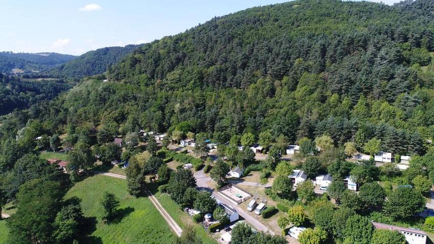 Camping pour 4 personnes, avec jardin et terrasse
