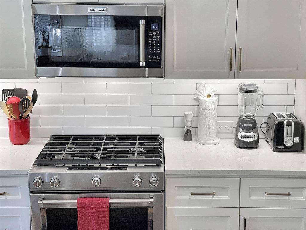 Luxury Downtown Condo - Upstairs Firepit! In The Hot Middle of All The Action! in Austin, Travis County