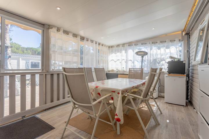 Caravan 'Mobil Home Vacances' con piscina condivisa, terrazza privata e Wi-Fi in Puget-sur-Argens, Costa mediterranea (Francia)