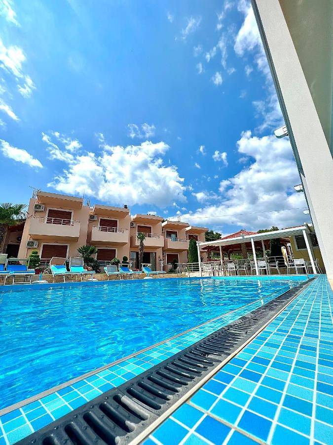 Hôtel pour 4 personnes, avec vue et jardin ainsi que piscine et balcon