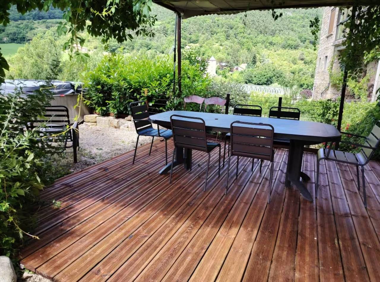 Le Paillier d'Etienne Gîte singular con Spa in La Cresse, Parc naturel régional des Grands Causses