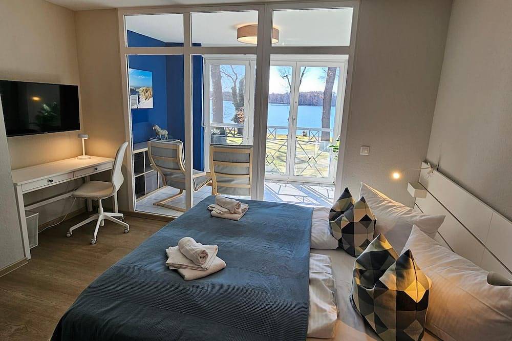 Appartement entier, Vacation apartment by the lake, sleeps 2, 65 m², conservatory, direct lake view in Bad Saarow, Dahme-Seengebiet