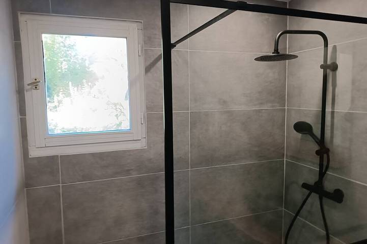 Appartement entier, Spacieux Trois pièces au centre du village et aux pieds des pistes in Puy-Saint-Vincent, Parc national des Écrins
