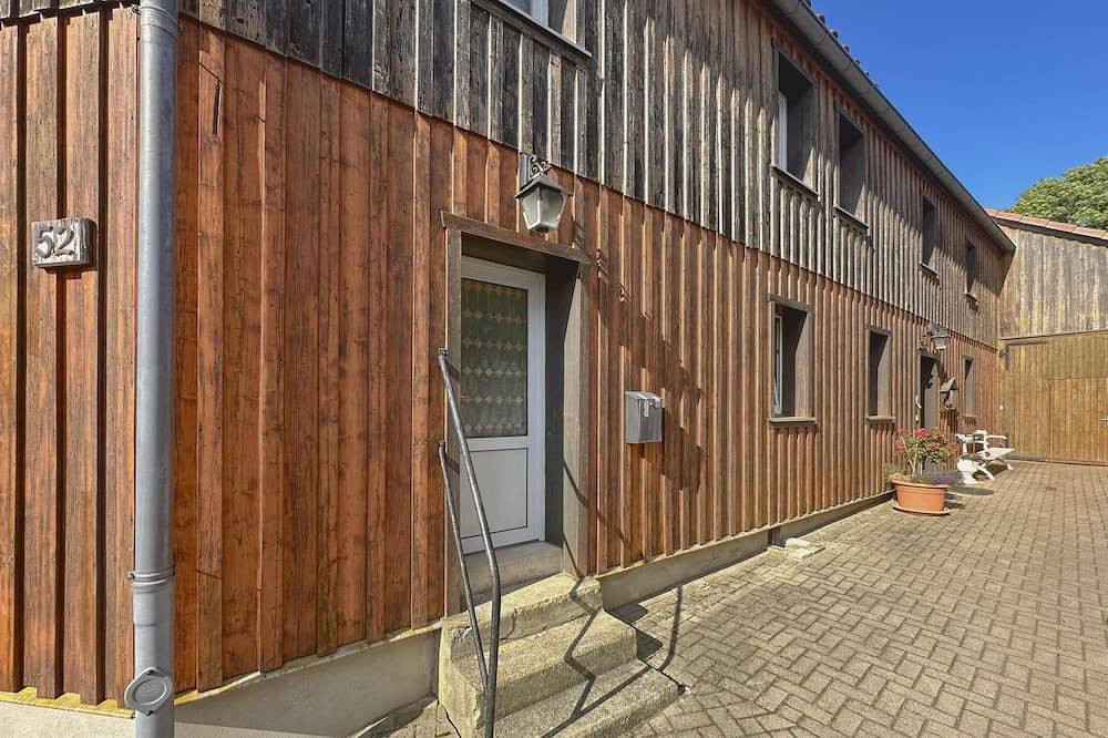 Ganze Wohnung, Schlichte Ferienwohnung im Harz mit Garten in Thale, Harzvorland