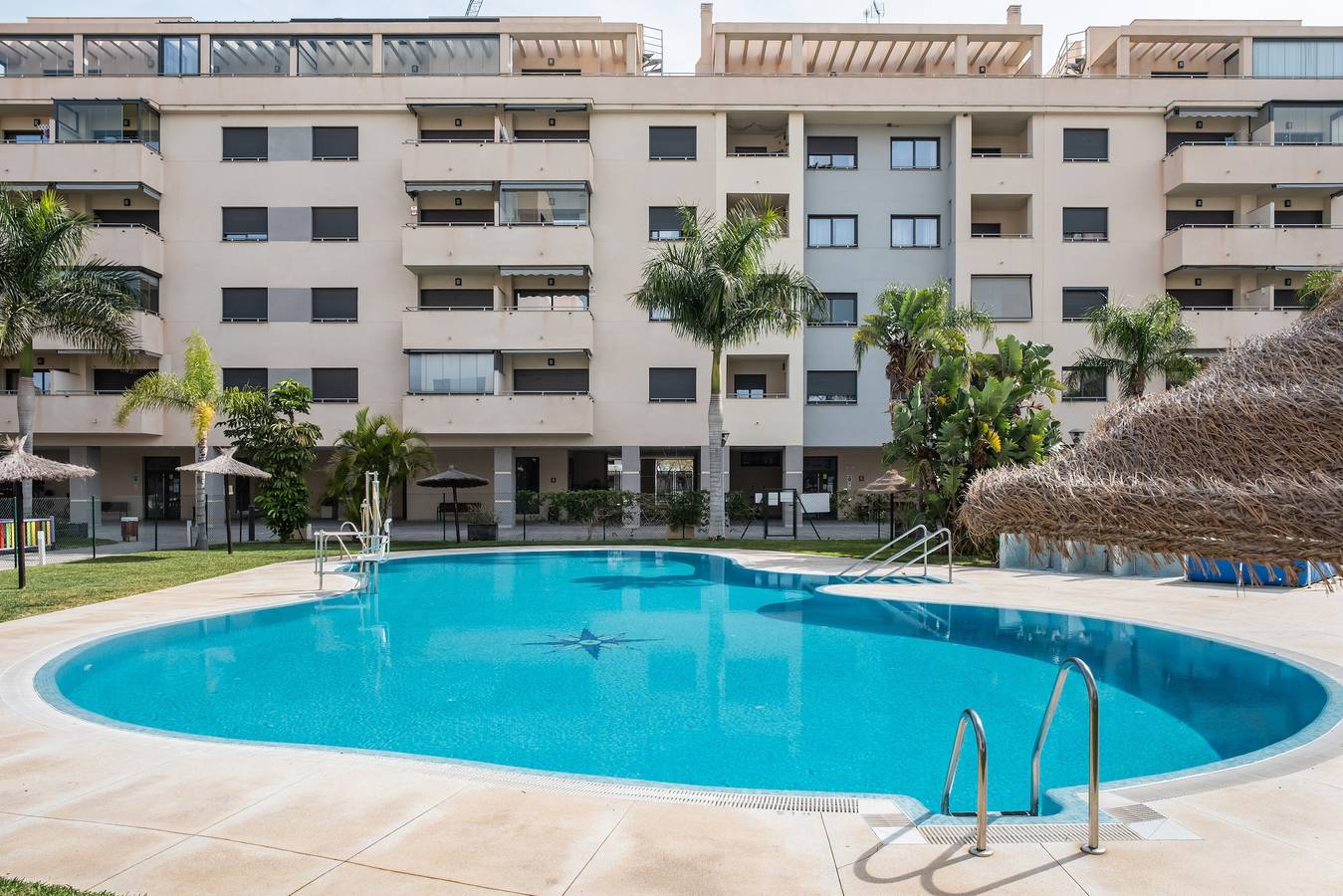 Apartamento entero, Playa Marinsa Beach - Piscina, padel y playa en Torre del Mar in Torre del Mar, Costa del Sol