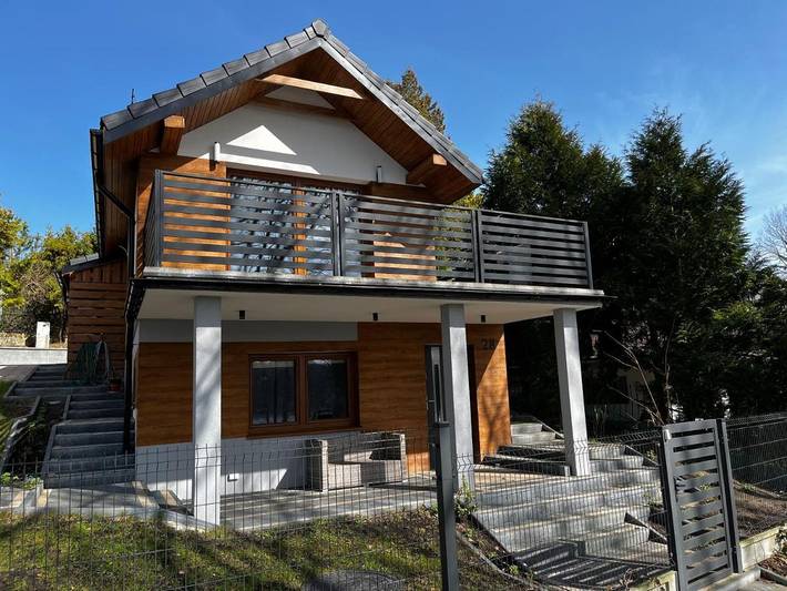 Ferienhaus für 8 Personen, mit Ausblick und Seeblick sowie Terrasse, mit Haustier