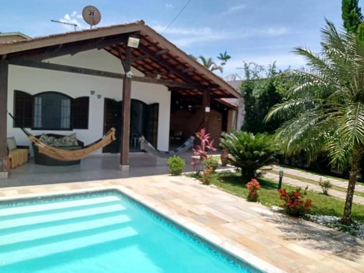 Casas e apartamentos de temporada para 10 pessoas, com piscina e jardim e ainda terraço em Lagoinha (Ubatuba)