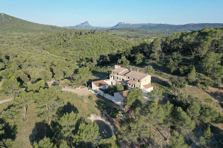 Chambre d’hôte pour 2 personnes, avec piscine et jardin à Saint-Bauzille-de-Montmel