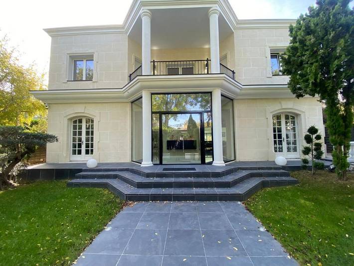 Location de vacances pour 10 personnes, avec terrasse et piscine à Saint-Maur-des-Fossés - 2