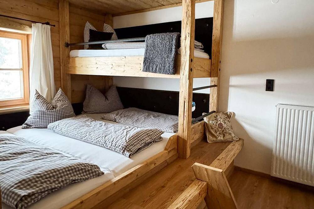 Arnika - Peer Alm, Österreich in Tuxer Alpen, Navis