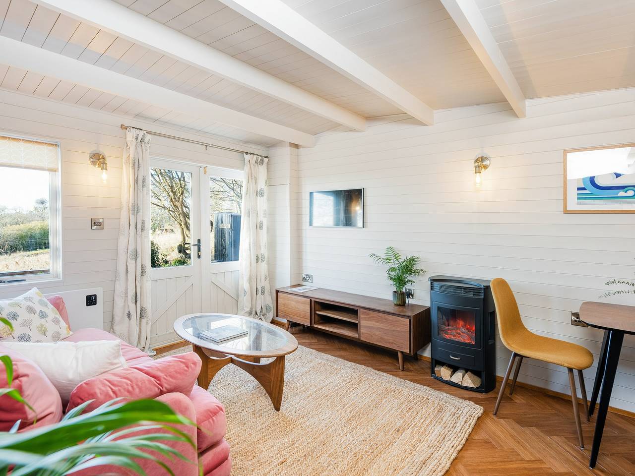 The Cosy Cabin in Wraxall and Failand, North Somerset