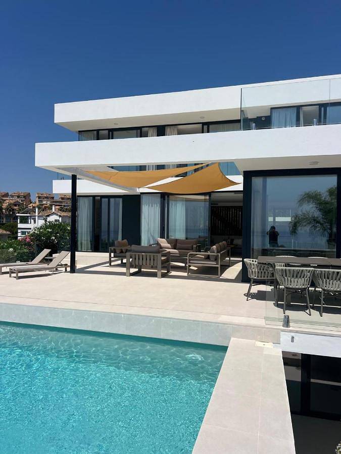 Chalet para 8 personas, con Balcón y Terraza además de Jardín y Piscina en San Roque