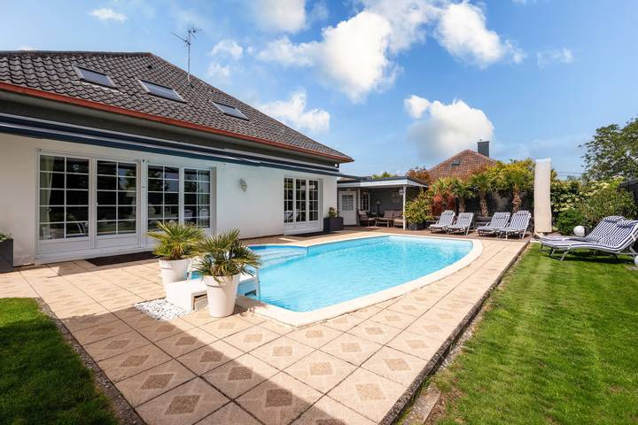 Bed and Breakfast 'Béatrice - Bijou' con piscina, terraza compartida y Wi-Fi in Hochfelden, Región de Estrasburgo