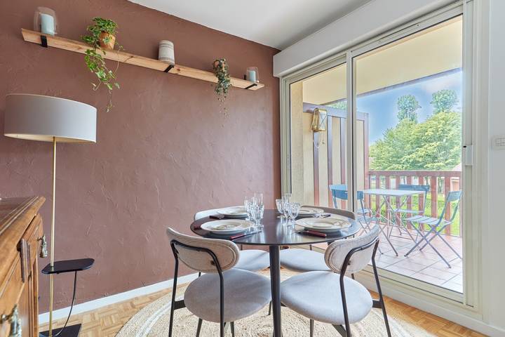 Gîte pour 4 personnes, avec piscine, adapté aux familles dans Plage De Tourgeville - 3