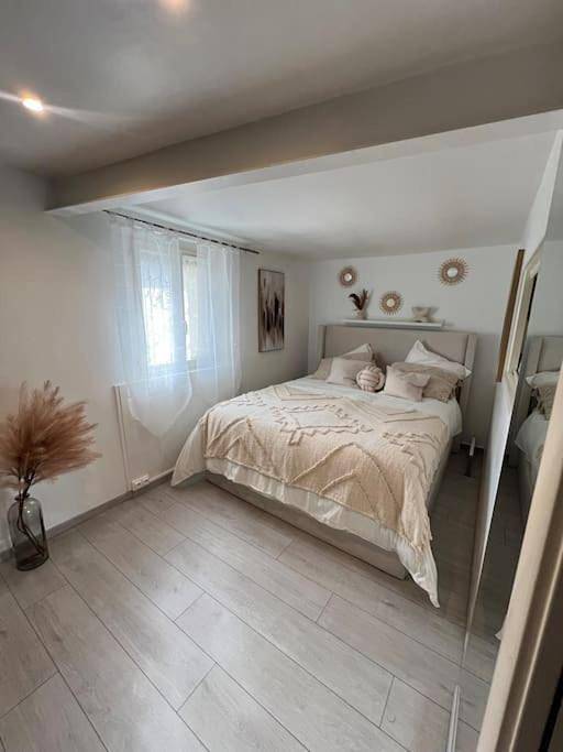 Appartement entier, Confort en centre ville à moins de 15 min d Orly in Longjumeau, Essonne