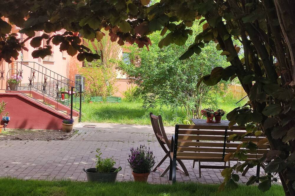Ganze Wohnung, Storchennest mit großem Garten für Urlaubsgäste in Wachow, Nauen