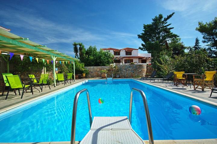 Villa for 5 people, with Balcony and Terrace as well as Garden and Pool in Alonissos