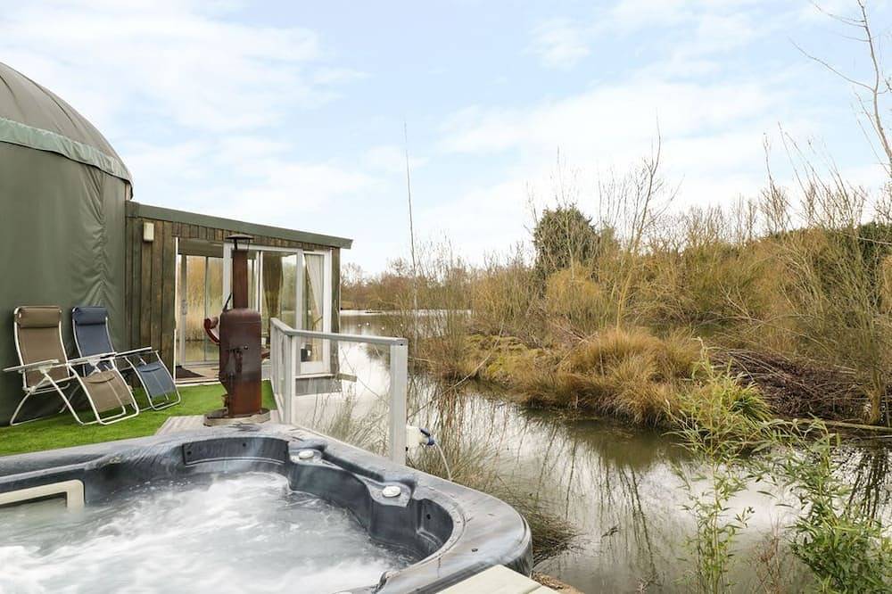 Secret Island Yurt, Beckford in Beckford, Worcestershire