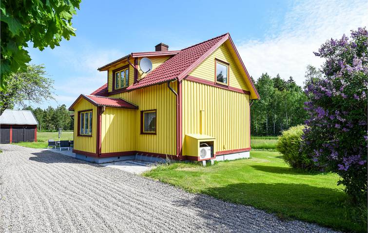 Hus för 5 Personer med trädgård in Vänern