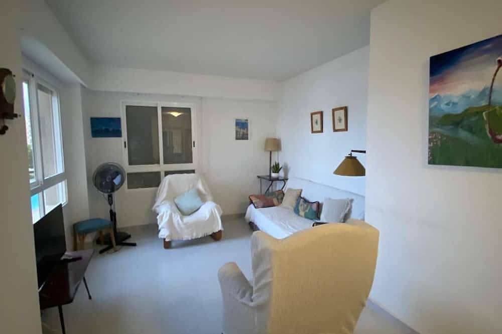 Apartamento entero, Piso en una bonita comunidad con piscina, pista de tenis y playa a un paso in Alicante, Costa Blanca