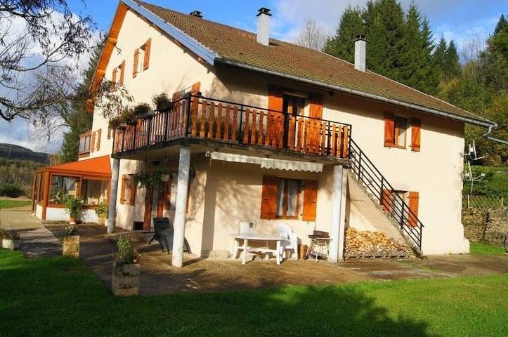 Gîte pour 5 personnes, avec Terrasse ainsi que Jardin et Vue
