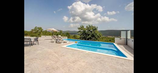 Villa für 10 Personen, mit Ausblick und Pool sowie Kinderpool und Garten in Split-Dalmatien