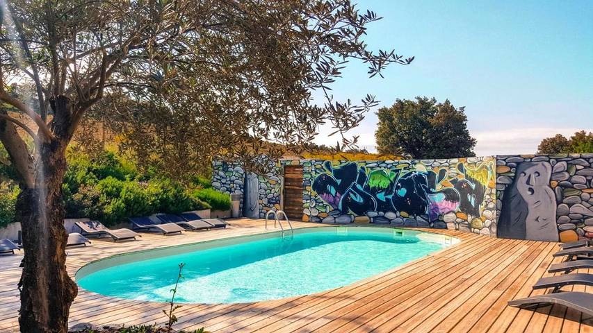 Hôtel pour 2 personnes, avec Terrasse et Jardin ainsi que Piscine et Vue à Morosaglia